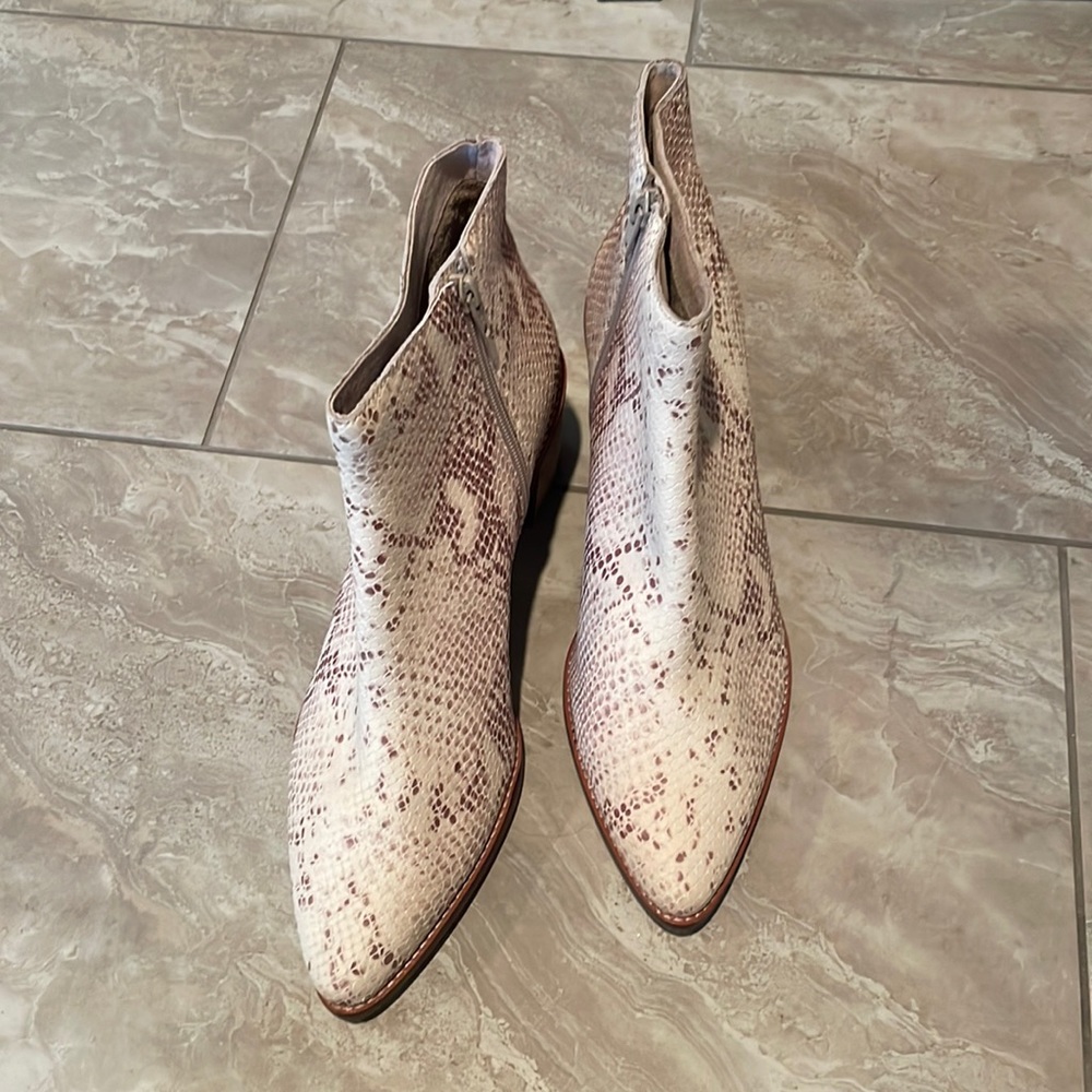 Like new faux snakeskin booties!